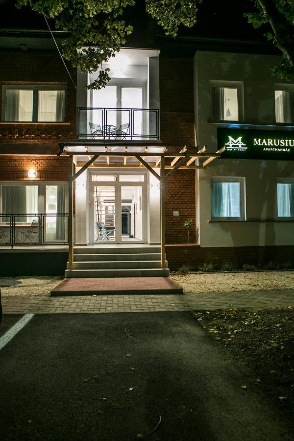 Appartement Marusius Apartmanhaz à Makó Extérieur photo